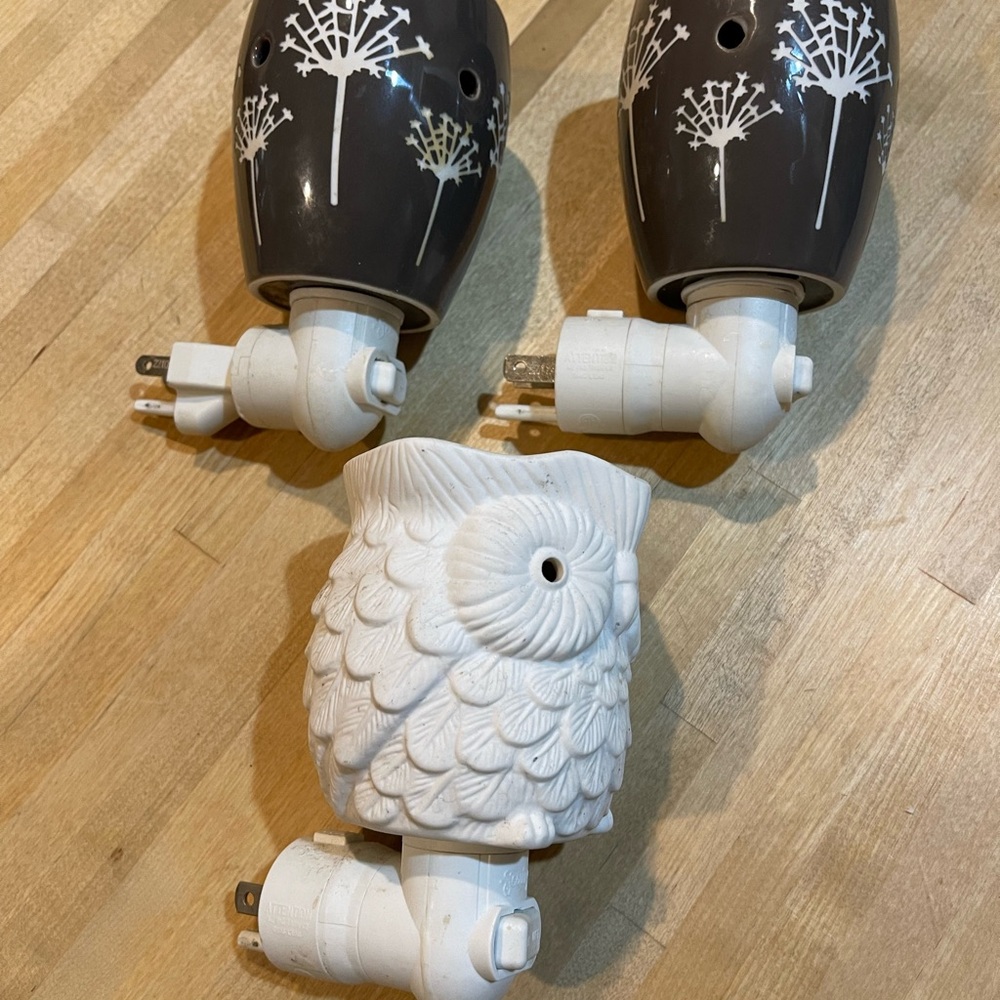 Scentsy White and Black Ceramic Owl Nightlight- candle warmers